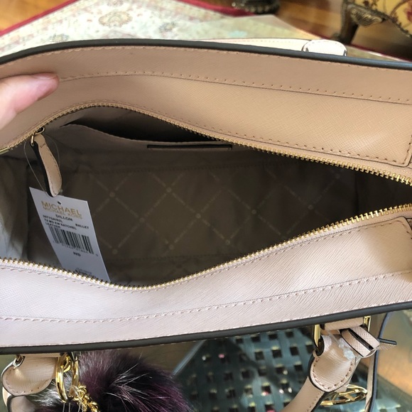 4pcs NWT Michael Kors handbag&Wallet&wristlet&pom - Picture 5 of 8